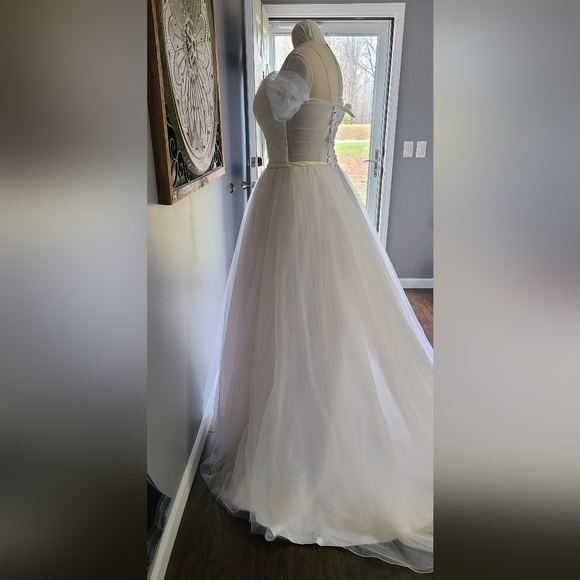 Alluring Tulle Off-the-shoulder Neckline A-line Wedding Dress With Belt - Picture 6 of 14